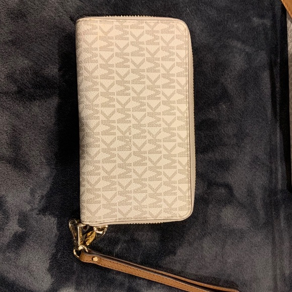 Michael Kors purse and matching wallet - Picture 7 of 12